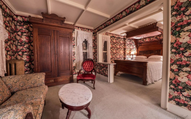 St. Elmo Hotel