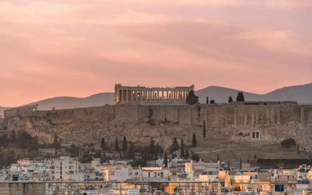 Sunny penthouse w/ Acropolis view next to metro