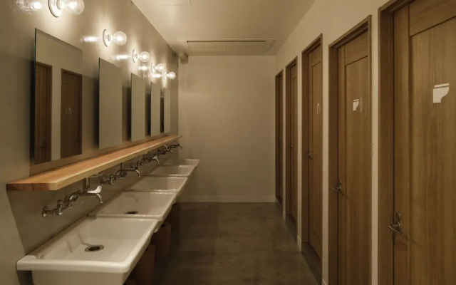 Ark Blue Hotel - Hostel