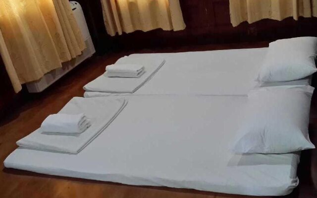 Baandin Rimnum Resort