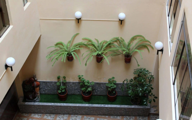 Yuraq Hotel
