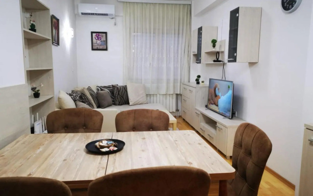 Splendid Two Bedroom Apartment Anastas Mitrev 25