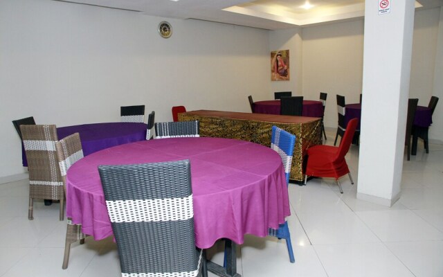 OYO 1656 Parama Su Hotel