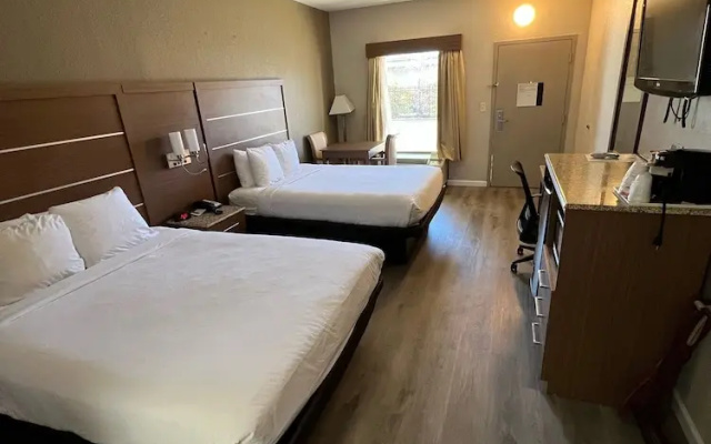 Quality Inn & Suites near Six Flags - Austell