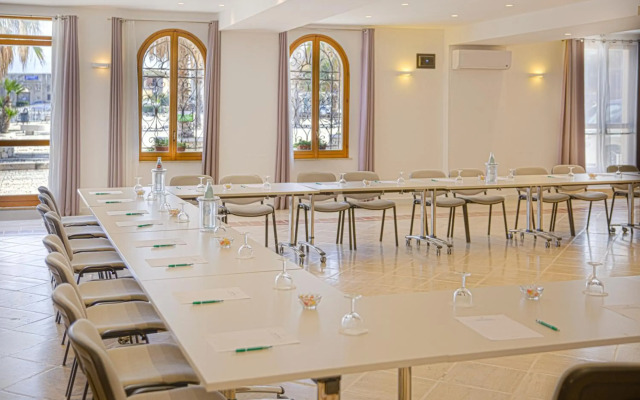 Hotel Al Madarig