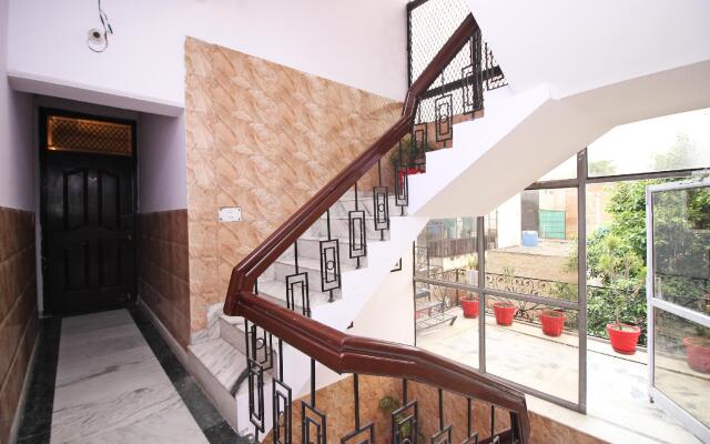 Capital O 9222 Winsome Hotel