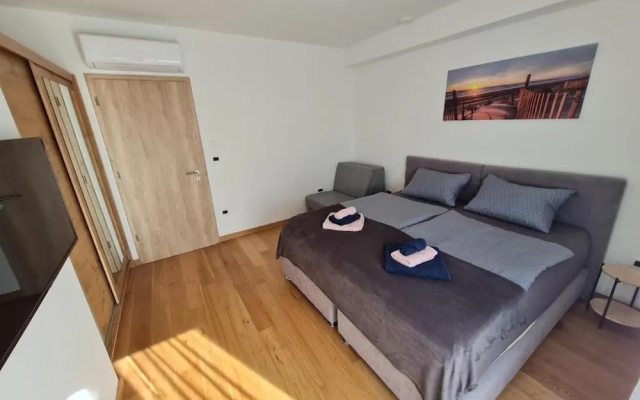 House With Private Jacuzzi Near Umag
