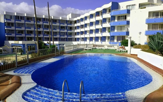 Refurbished 1 bedroom apartment with large pool