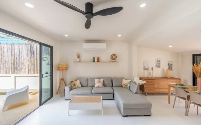 Stylish Rooftop Pool Villa Sea View V211