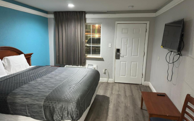 All Seasons Inn  Suites