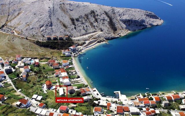 Quaint Holiday Home in Metajna With Terrace