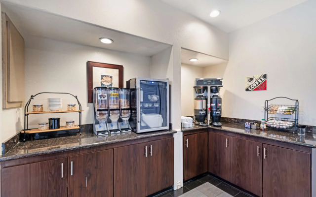 Best Western Plus Newport Mesa Inn