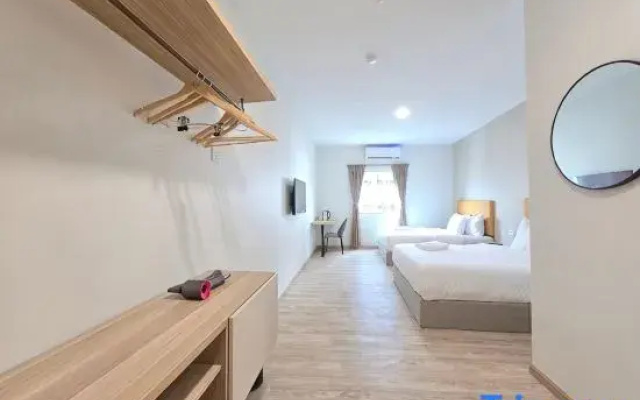 Miilehill Hotel By Maco at JB Town Center