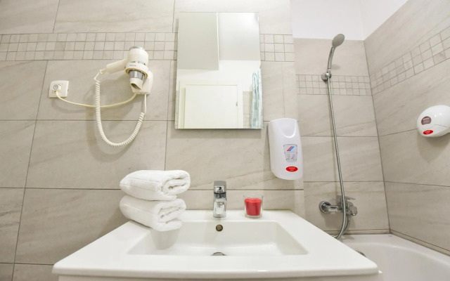 Bucharest Central Apartments - Shabbat Friendly