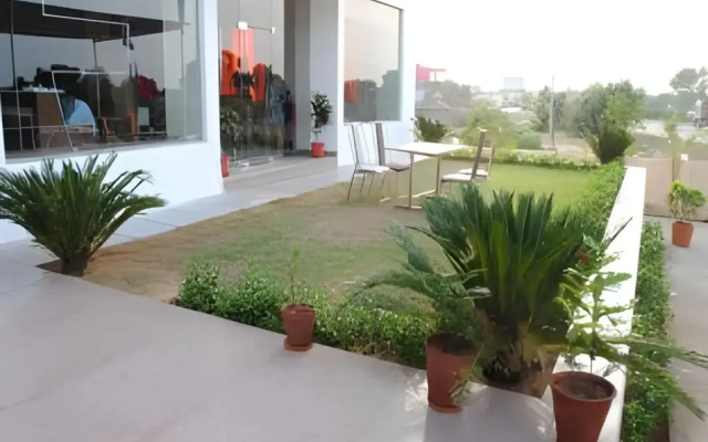 Saket Hotel and Restaurant