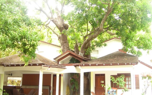 Bungalow With One Bedroom In Pointe Noire With Enclosed Garden And Wifi 900 M From The Beach