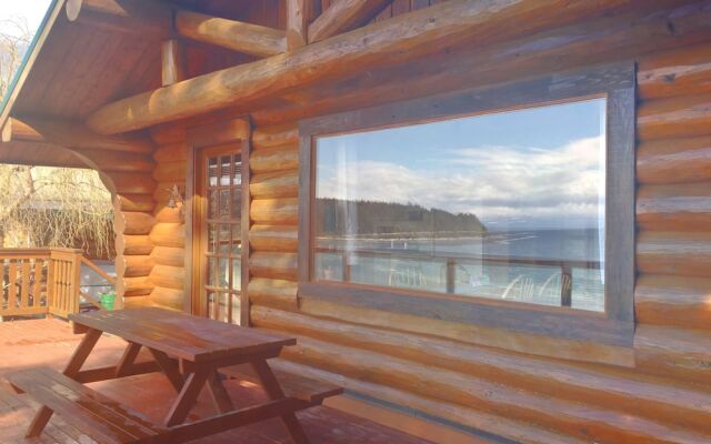 The Beach House Texada - Oceanfront Cabin