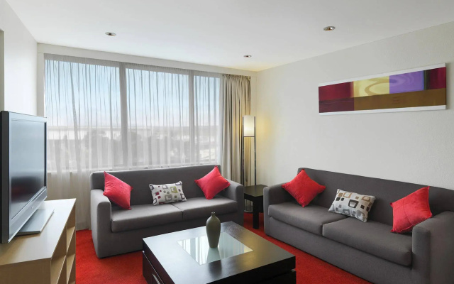 Holiday Inn Melbourne Airport by IHG