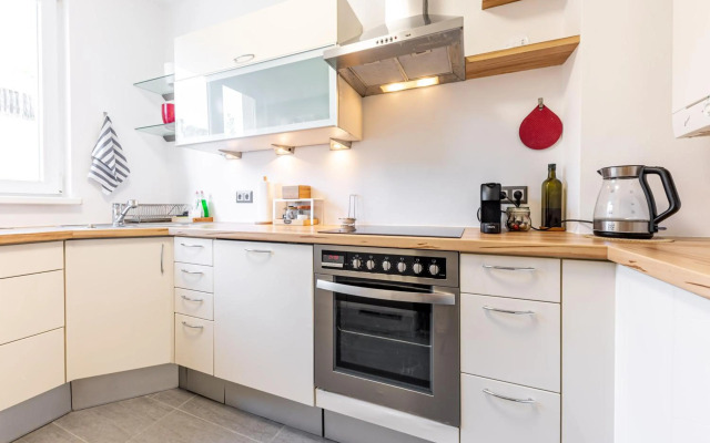 BRIGHT + CENTRAL near Belvedere by JR City Apartments