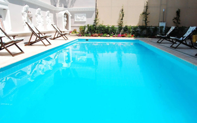 Triana Hotel
