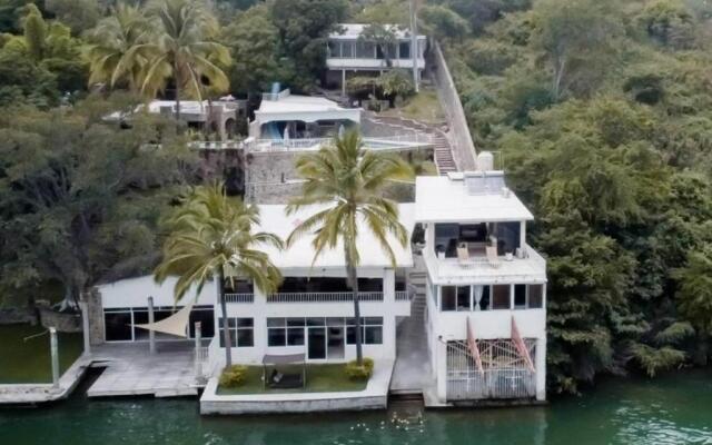 7BR Impresionante Casa De LAGO Con Alberca
