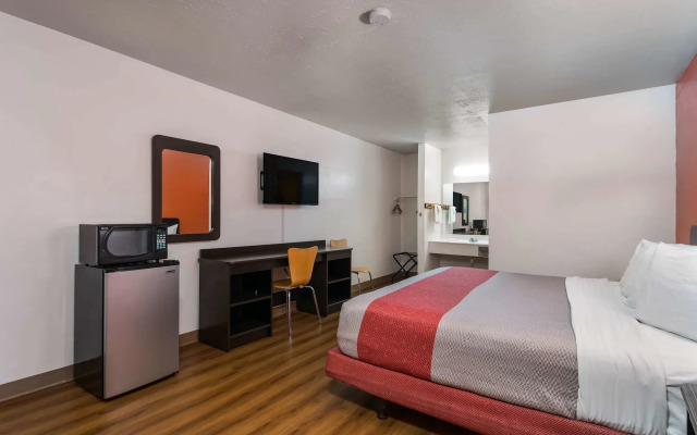 Motel 6 Attalla, AL