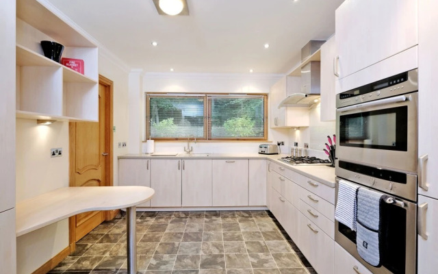 Bright Cults Home Near to the River Dee