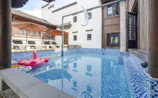Zhenhu Homestay (Jiandemeicheng Ancient Town)