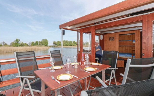 Beautiful Ship/boat in Neustrelitz With 2 Bedrooms and Wifi