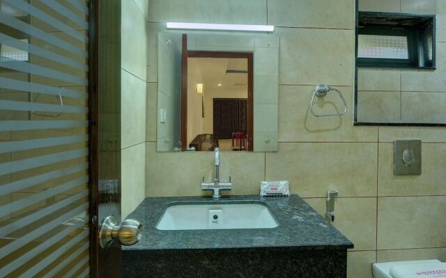 OYO 26743 Emirates Regency