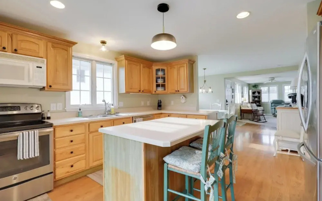 Westerly Retreat ~ 1/4 Mi to Private Beach!
