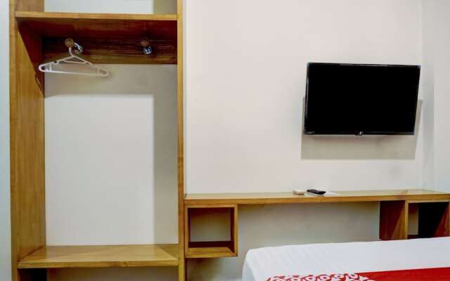 OYO 90629 The Home Srengseng