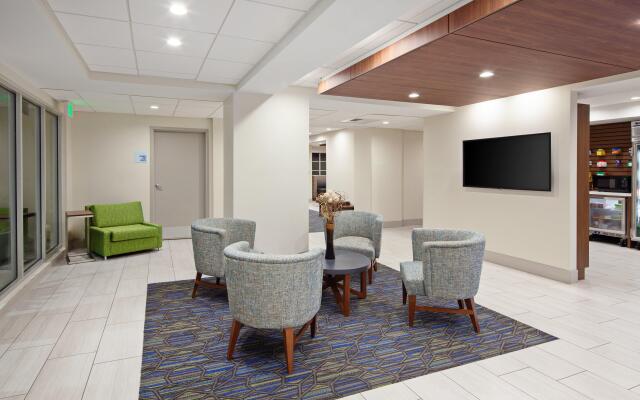 Holiday Inn Express Hotel & Suites San Diego-Escondido by IHG