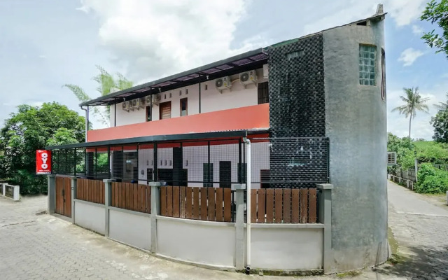 Falisha Homestay Syariah by OYO Rooms