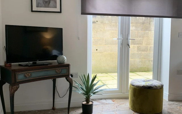 Allure Watford Apartment