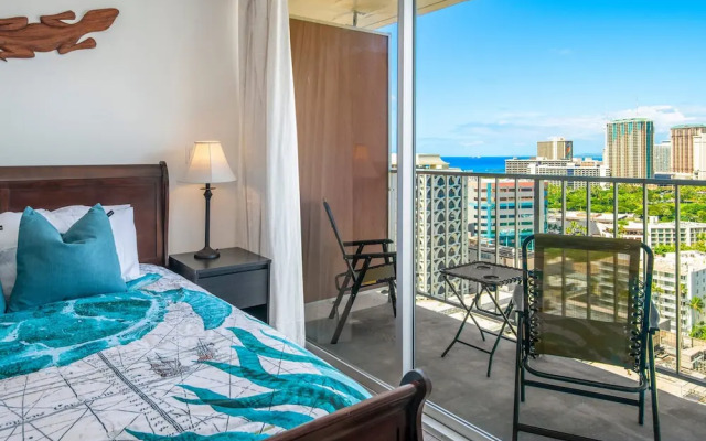 Marine Surf Waikiki w/ Beach Gear & Parking!