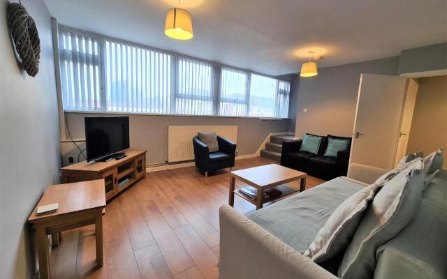 3 Bedroom Apartment Coventry - Hosted by Coventry Accommodation