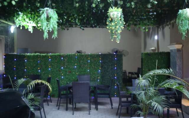 Mo-House Hotels and Apartments