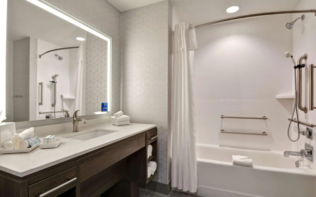 Home2 Suites by Hilton Savannah Midtown, GA