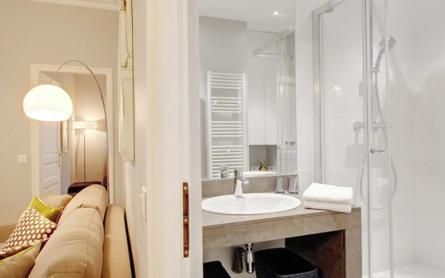 Paris Blanc Manteau Residence