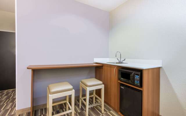 Microtel Inn & Suites By Wyndham Cadiz