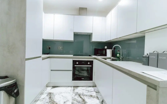 Charming 2-bed Apartment in Purley