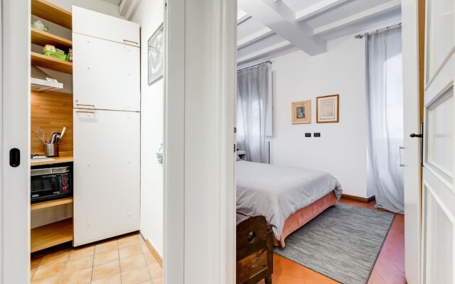 Apartment In Campo De Fiori With Netflix