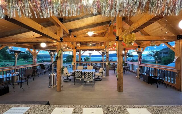 Island Pond Country Inn (Formerly the Lakefront Inn & Motel)