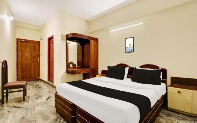 OYO 15837 Hotel Rvee's Regency