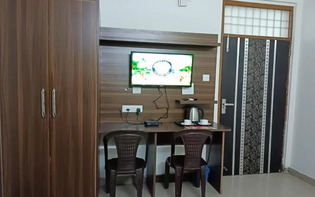 OYO 16721 Divine Hotel
