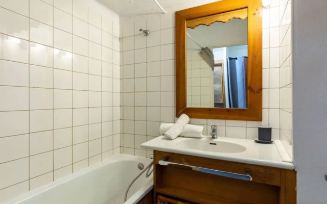 Rond Point des Pistes 28401