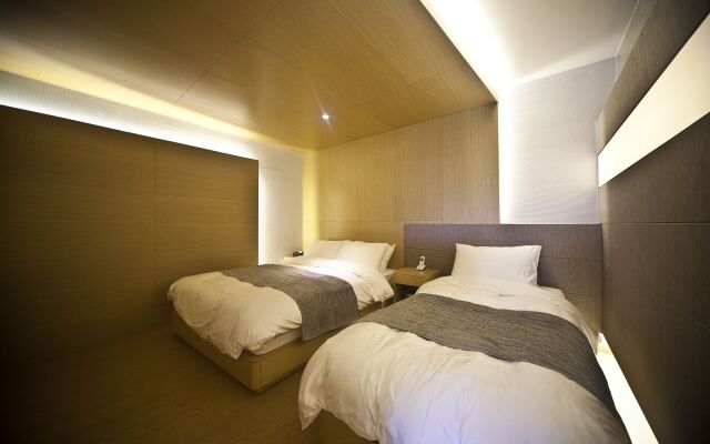Luston Villa & Hotel