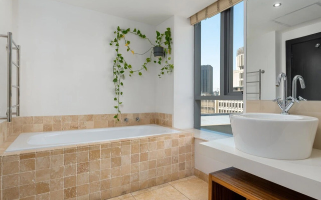 Mandela Rhodes T1002