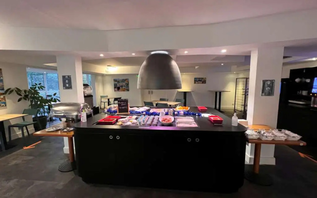 Hôtel, restaurant Kyriad Fréjus